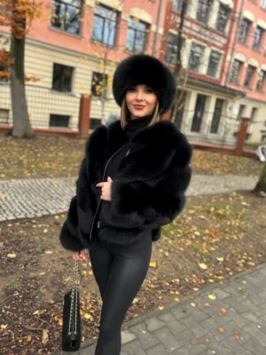 Czarne futro z lisa fińskiego i skóry jagnięcej